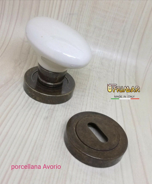 Pomolo porta ceramica Pomello ovale porcellana Avorio e ottone Bronzato FINA