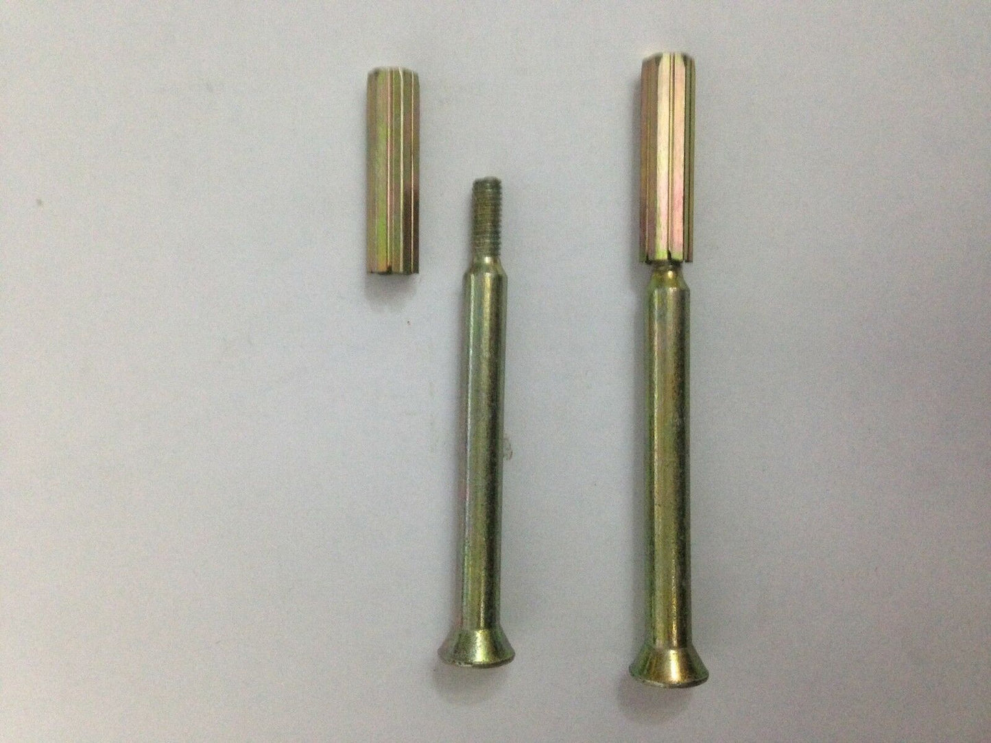 Pz.02 VITI GIUNZIONI PER MOBILI AD ESPANSIONE CEAM 98 (L.mm.55) o 99 (L.mm.75)
