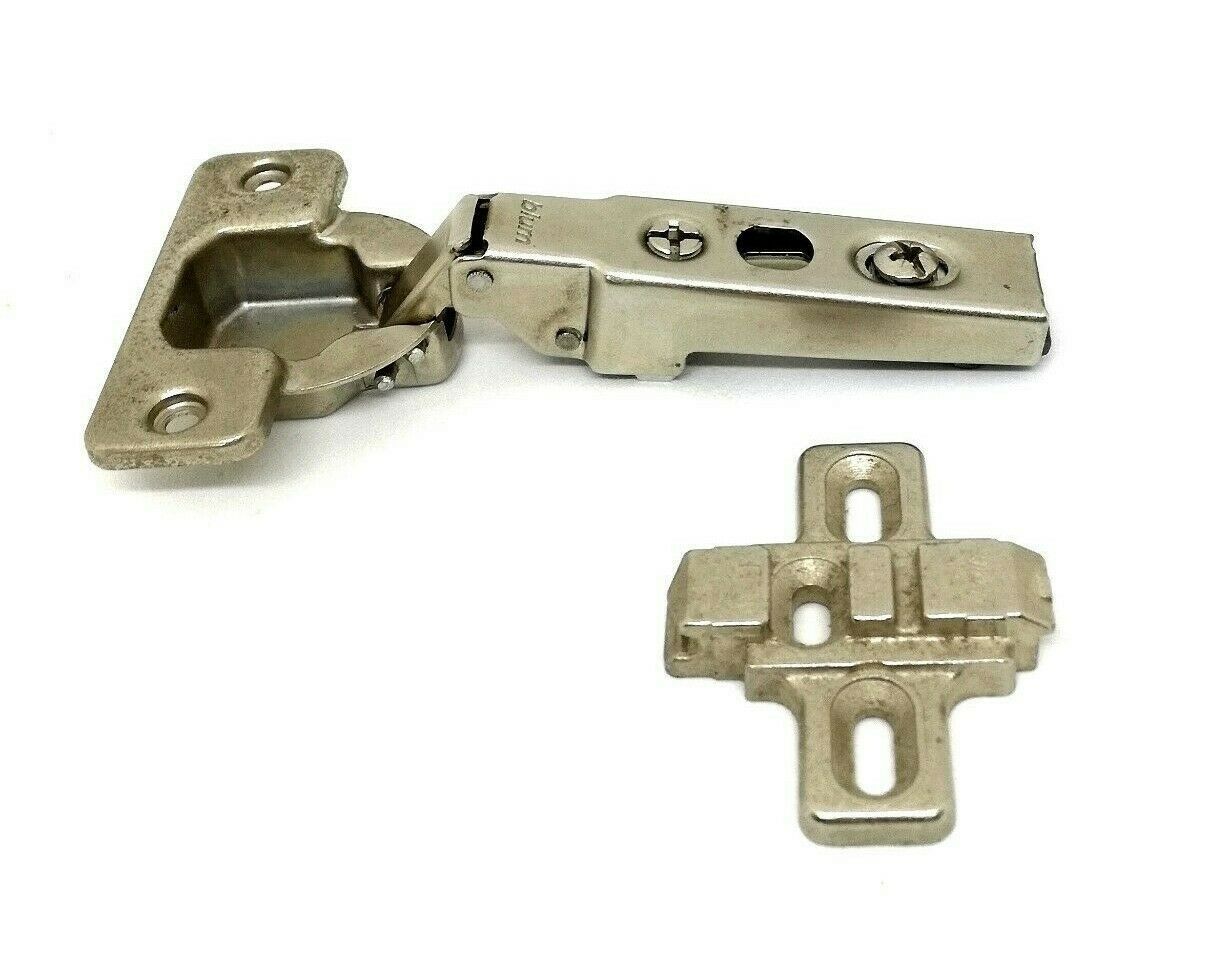 CERNIERA BLUM CLIP PER ANTA LEGNO A BATTUTA FORO 35 A SCATTO CON BASE 90.255